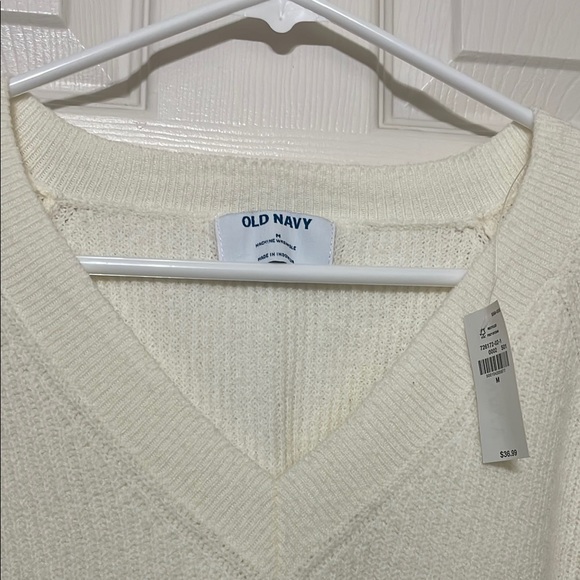 NWT Old Navy Women's Cream Sweater - Picture 2 of 5